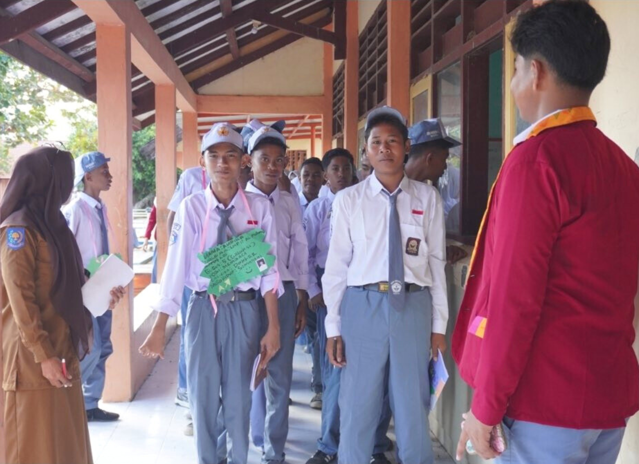 HARI KEDUA PELAKSANAAN MPLS RAMAH SMAN 1 WOHA TP 2025/206