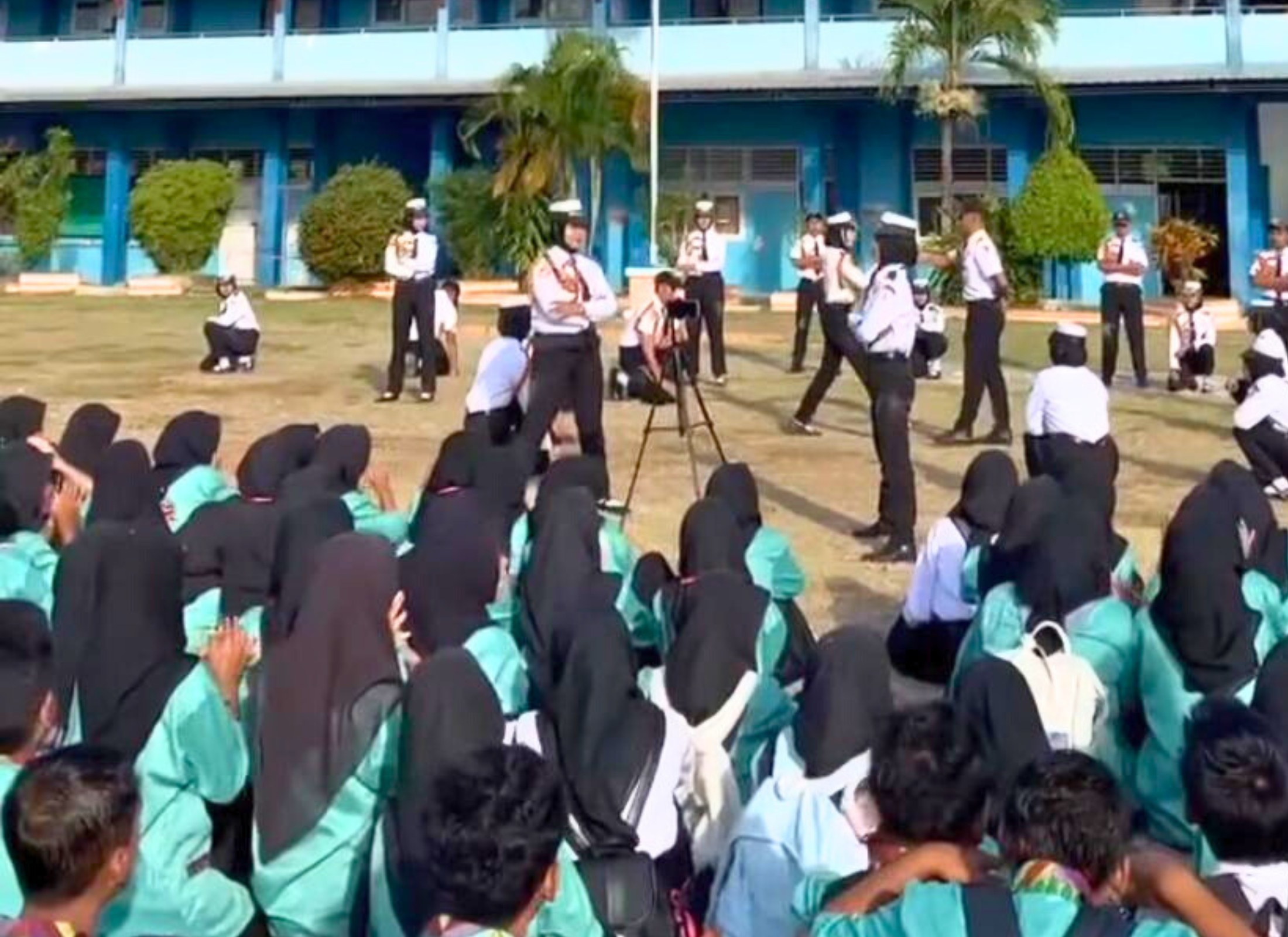 HARI KETIGA PELAKSANAAN MPLS RAMAH SMAN 1 WOHA TP 2025/2026